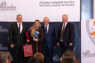A Lunczer Pálinkaház birspálinkája lett az Állatorvostudományi Egyetem első egyetemi pálinkája
