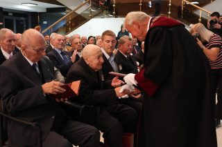 Jubileumi díszoklevél-átadó ünnepség az Aulában