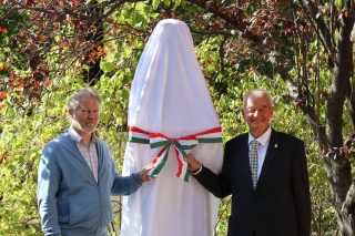 Felavatták Liebermann Leó (1852-1926) mellszobrát az egyetem parkjában